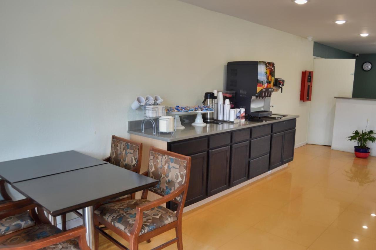Days Inn By Wyndham Hardeeville Near Hilton Head Extérieur photo