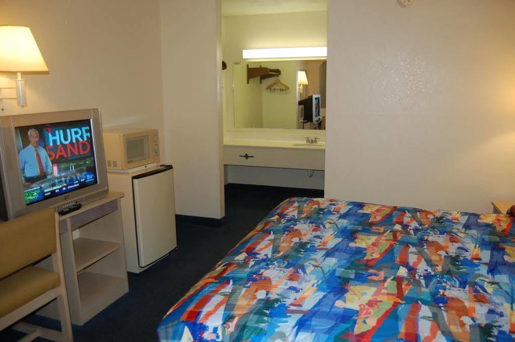 Days Inn By Wyndham Hardeeville Near Hilton Head Extérieur photo